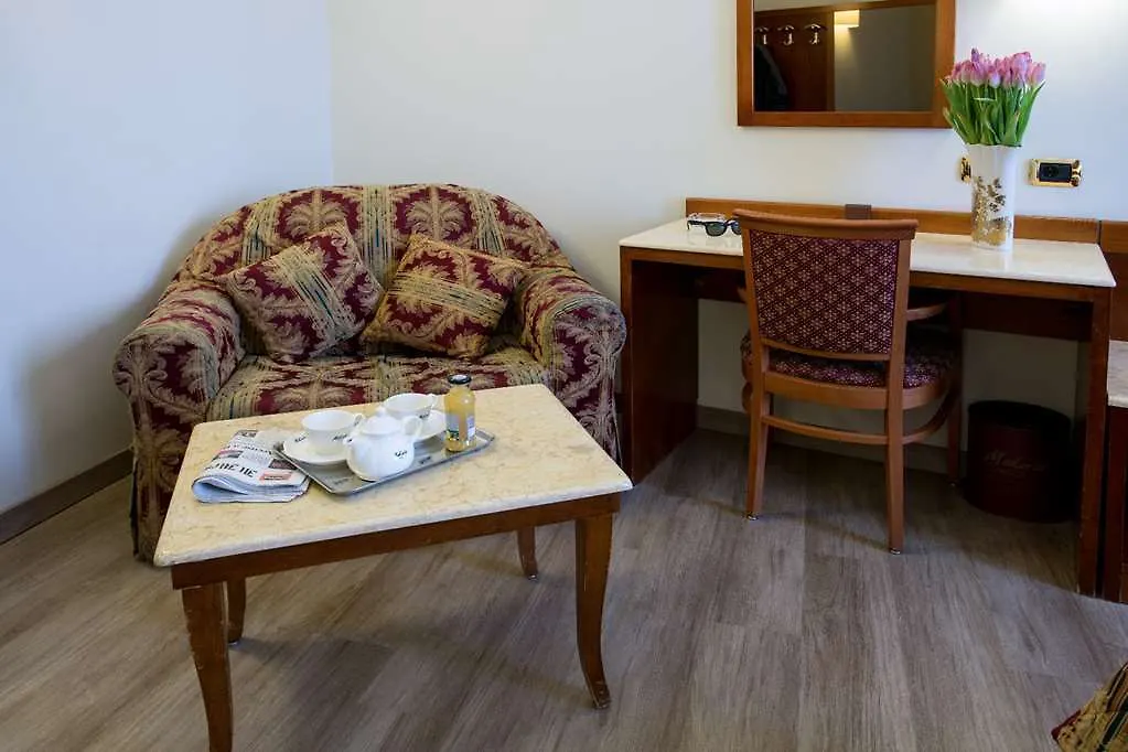 Mokinba Hotels King Milan 4*,
