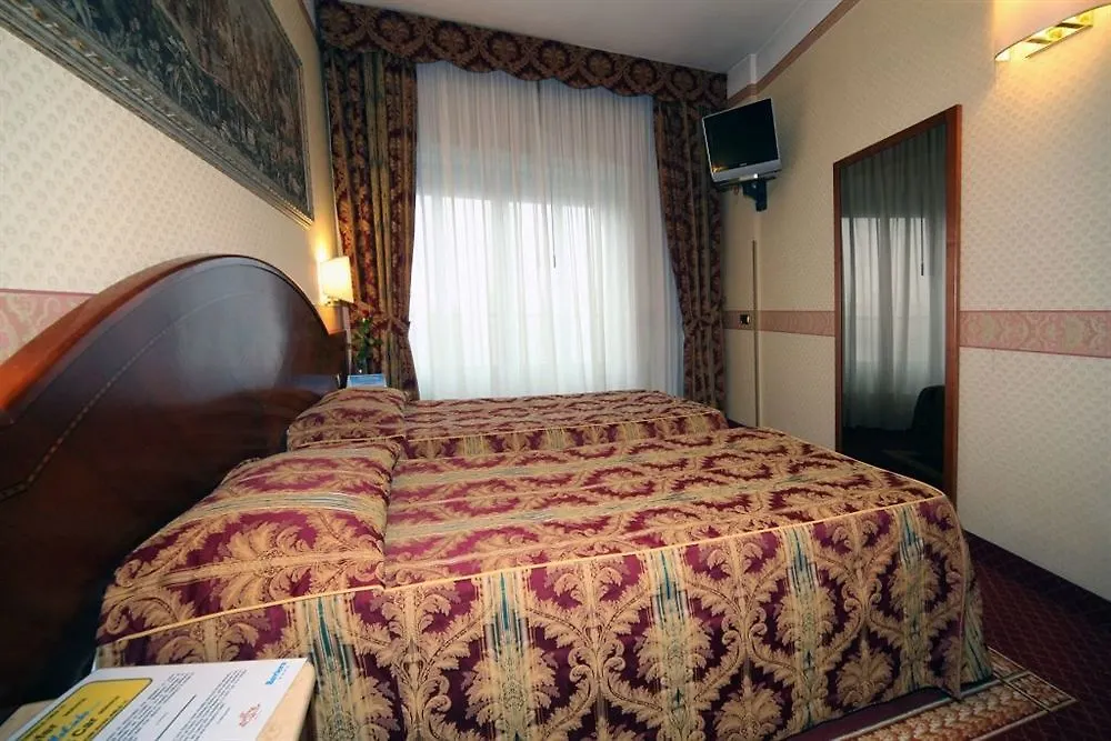 Mokinba Hotels King Milánó 4*,